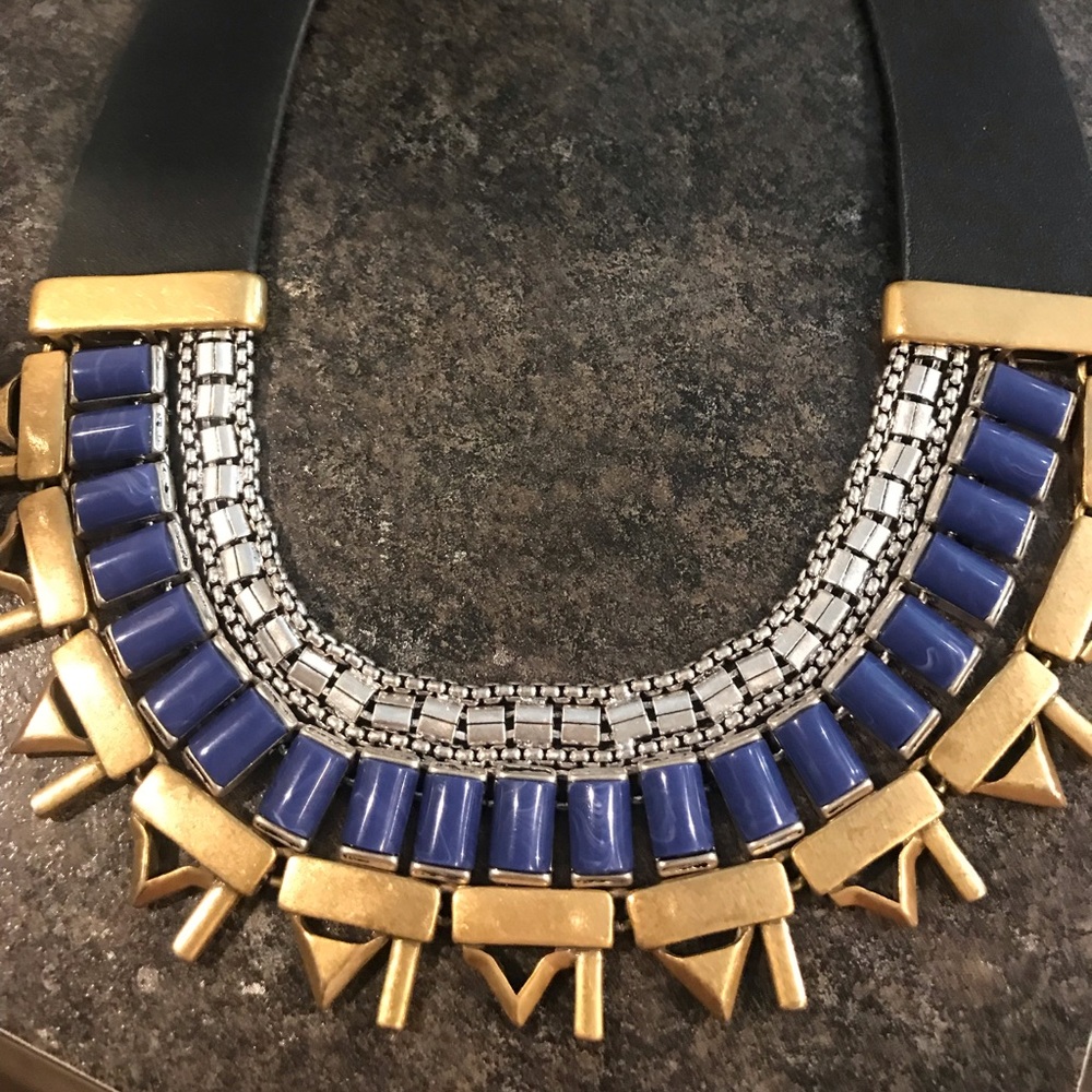 Women’s Stella & Dot necklace